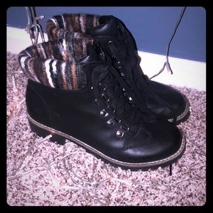 Cliffs by white mountain short black boot